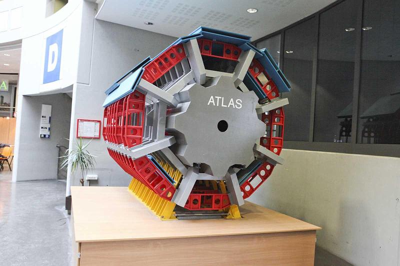 BigModel_B40.jpg - Big model in building 40